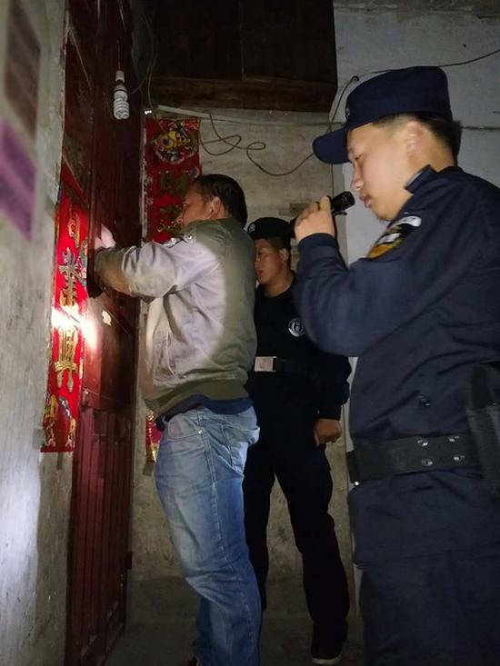 晋中粗心妈妈误将幼女锁家中 