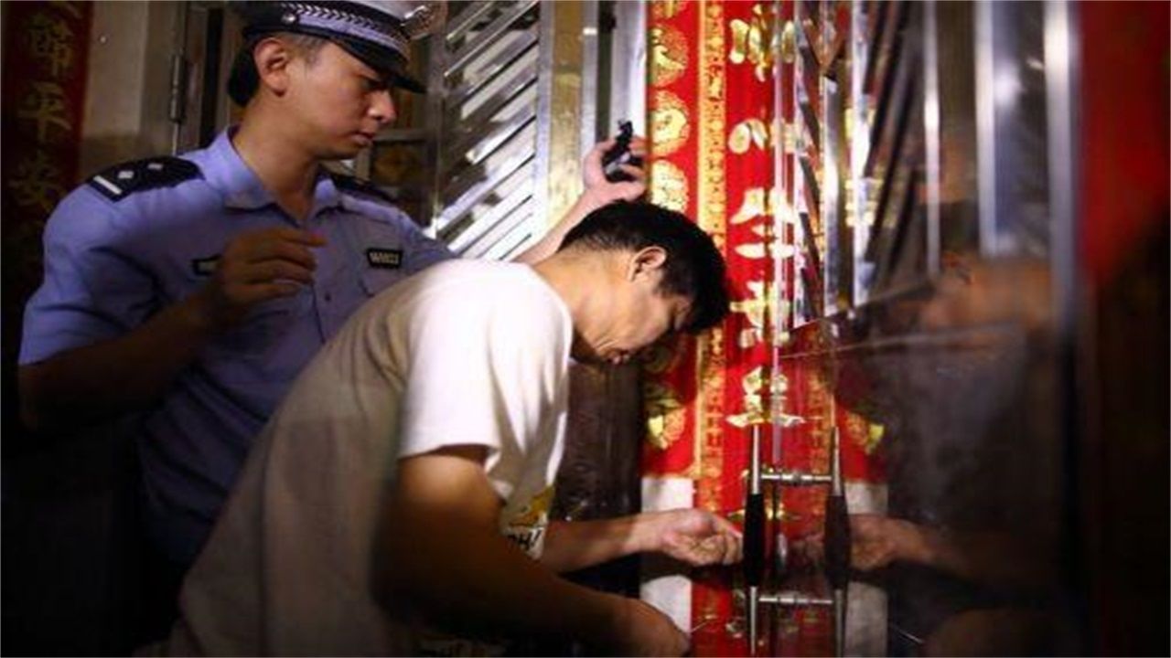 晋中请开锁师傅开了锁后，师傅